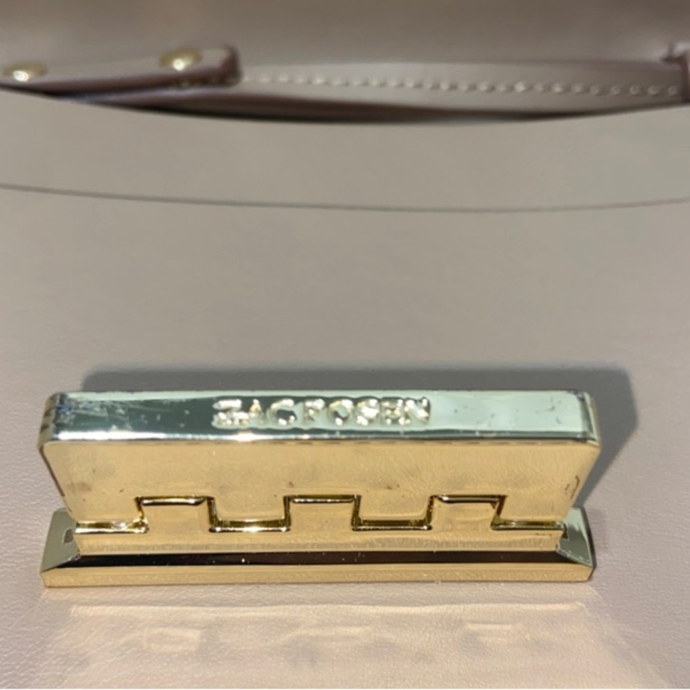 Zac Posen Taupe Star-Embellished Crossbody Bag scratches on the lock - Picture 6 of 9